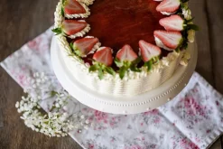 Backset: Erdbeersahne-Torte