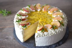 Backset: Pfirsich Maracujasahne-Torte