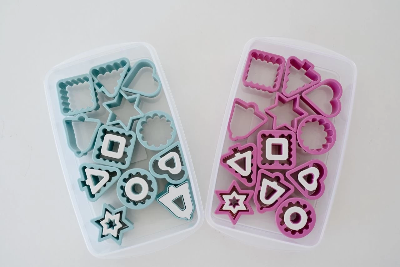 Keksausstecher Mit Auswerfer, Aus Kunststoff, 12-teilig 1 Keksausstecher Mit Auswerfer, Aus Kunststoff, 12-teilig