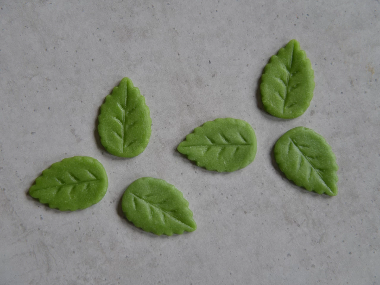 Rosenblätter Grün Aus Marzipan 3cm Lang 32 Stück
