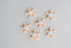 Zuckerdekor Schneeflocken Gold/weiß, 32 Stück