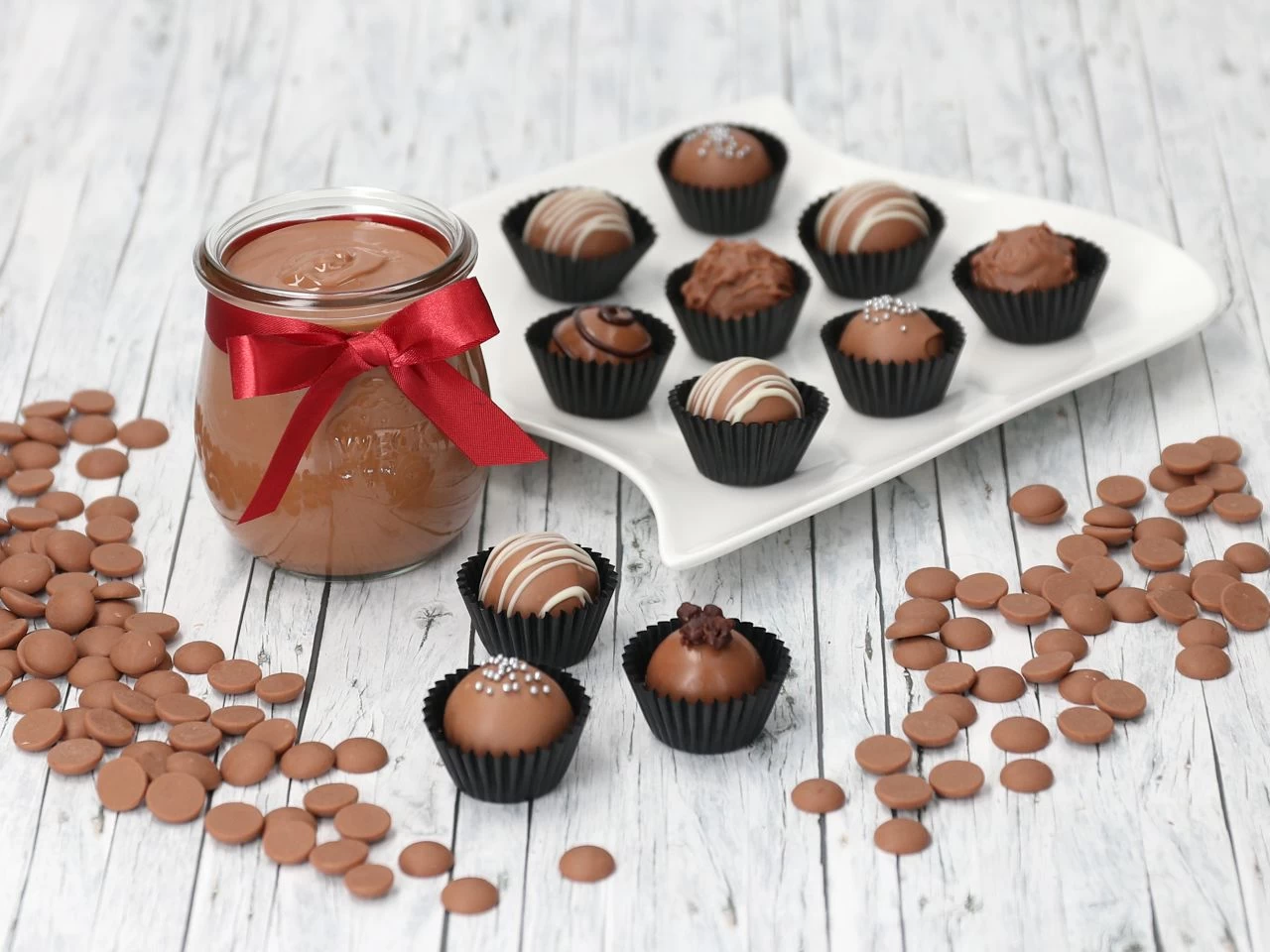 CALLEBAUT Callets: Vegane Vollmilch-Kuvertüre, 100 % Pflanzlich, 1 Kg 2 CALLEBAUT Callets: Vegane Vollmilch-Kuvertüre, 100 % Pflanzlich, 1 Kg - Image 2