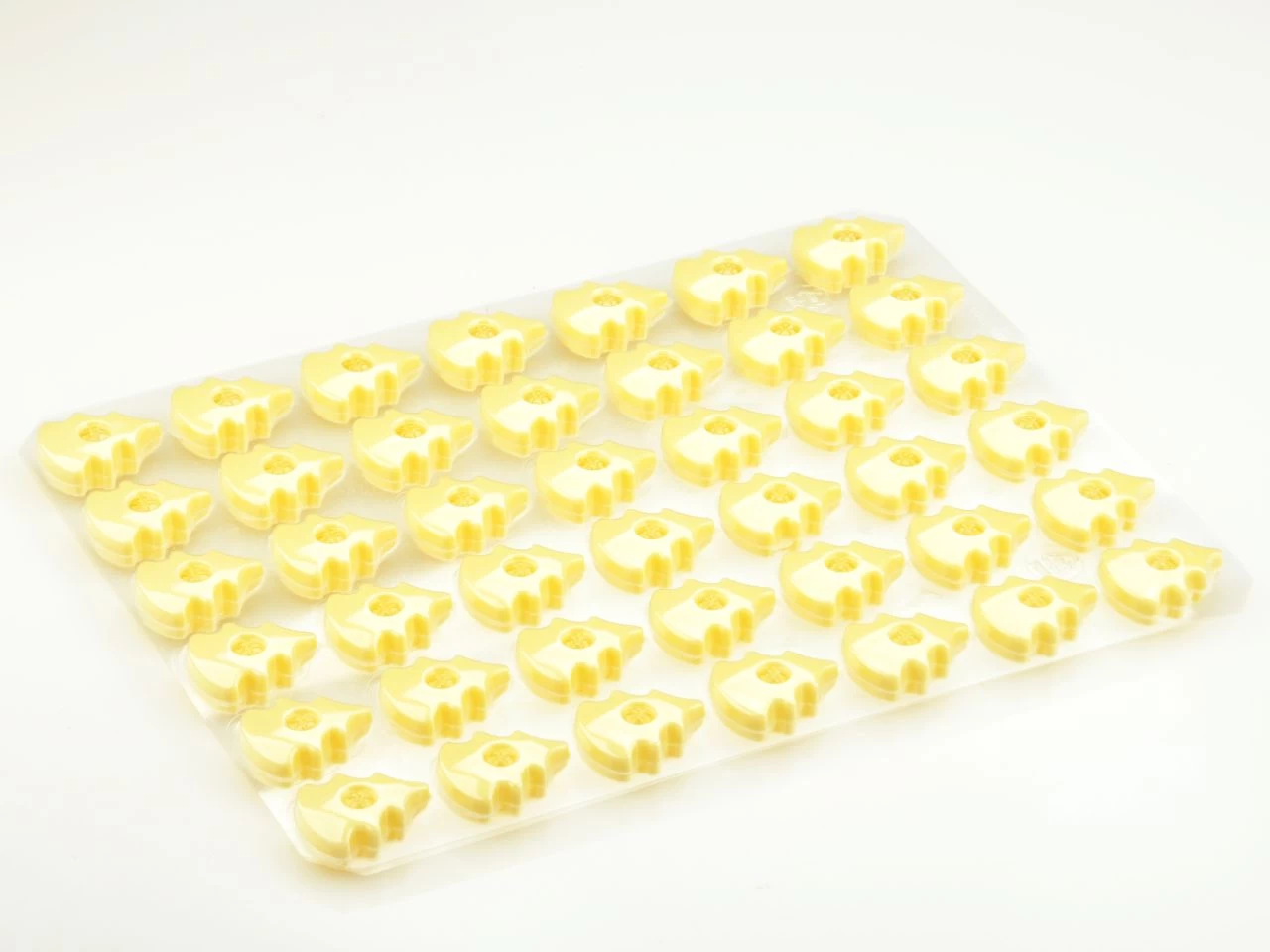 Pralinen-Hohlkörper: Tannenbaum, Weiße Schokolade, 1 Folie/42 Stück á 39 X 30 X 15 Mm (4,7 G) 2 Pralinen-Hohlkörper: Tannenbaum, Weiße Schokolade, 1 Folie/42 Stück á 39 X 30 X 15 Mm (4,7 G) - Image 2