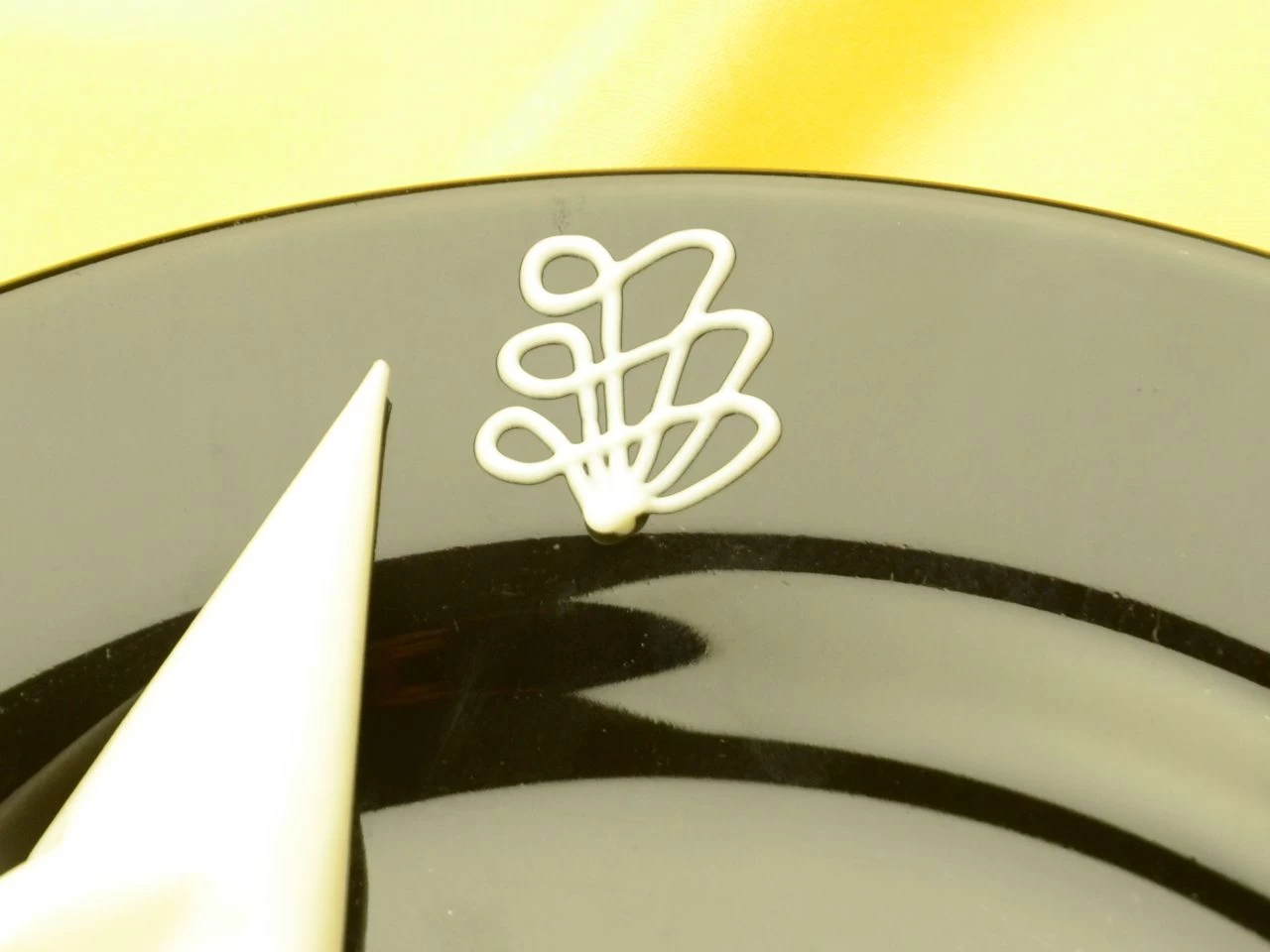 Dekormasse: Weiße Schreib-Choc, Cremefarbe, 120 G 1 Dekormasse: Weiße Schreib-Choc, Cremefarbe, 120 G