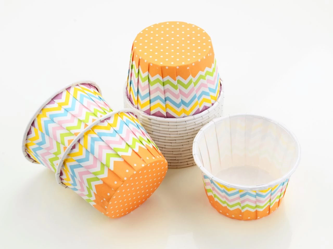 Cupcakes-Becher: Zick Zack, Bunt Gemustert, 20 Stück á 50 X 42 Mm 1 Cupcakes-Becher: Zick Zack, Bunt Gemustert, 20 Stück á 50 X 42 Mm