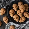 Nordic Ware: Aluguss-Backform Skull Bites Cakelet, Antihaft, 0,59 L, 20 Mulden á 5,5 X 4 X 3 Cm