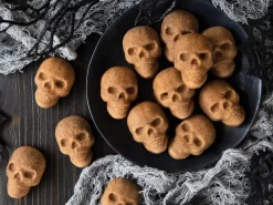 Nordic Ware: Aluguss-Backform Skull Bites Cakelet, Antihaft, 0,59 L, 20 Mulden á 5,5 X 4 X 3 Cm