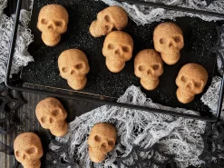 Nordic Ware: Aluguss-Backform Skull Bites Cakelet, Antihaft, 0,59 L, 20 Mulden á 5,5 X 4 X 3 Cm -Hobbybäcker b89832