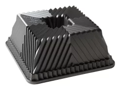 Nordic Ware: Aluguss-Backform Bundt Squared Pan, Antihaft, 2,13 L, 22,5 X 22,5 X 10 Cm -Hobbybäcker b89911