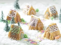 Nordic Ware: Aluguss-Backform Cozy Village, Antihaft, 1,4 L, 6 Mulden á 8 X 7,5 Cm In 6 Designs -Hobbybäcker b90052