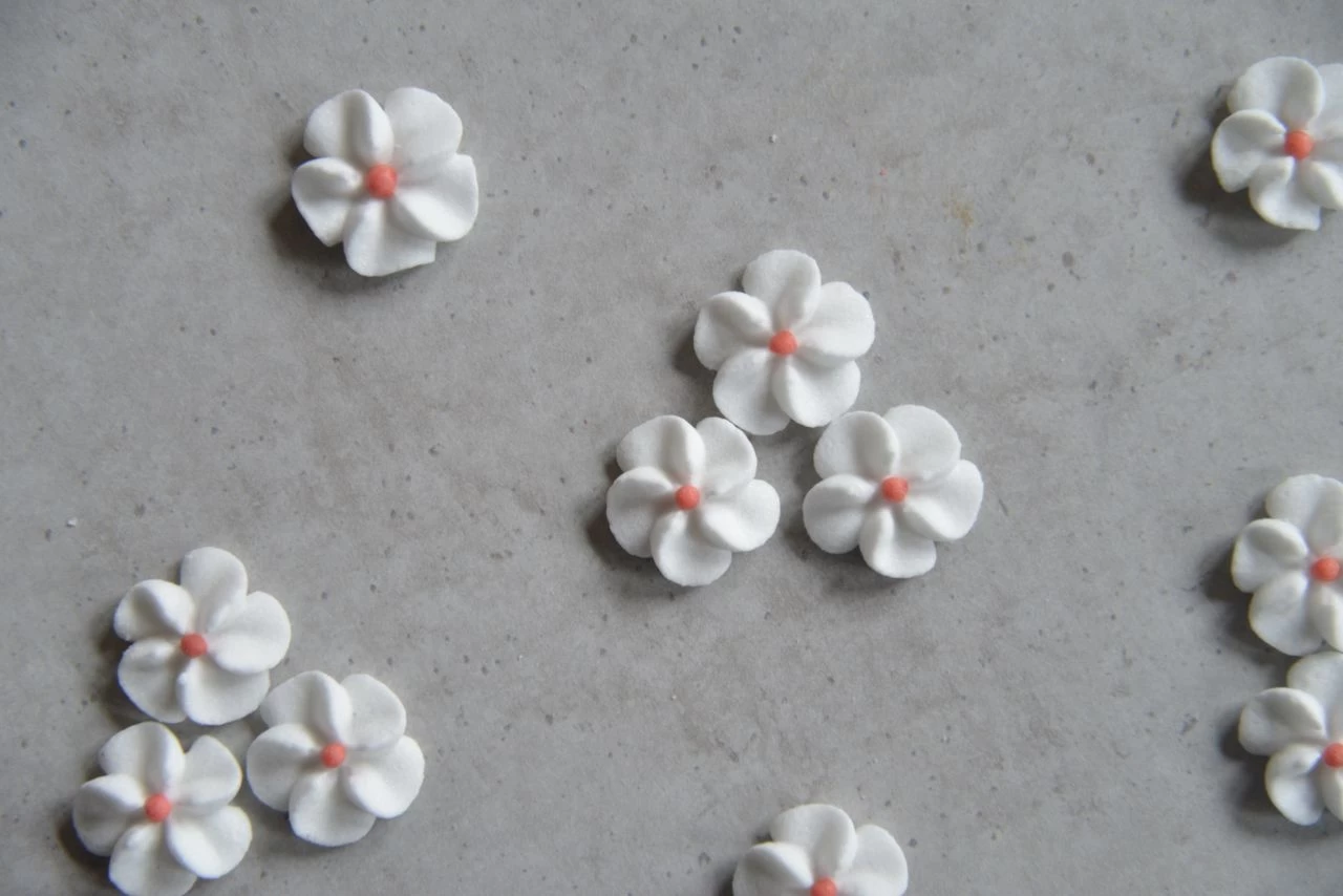 Blümchen - Weiß - 32 Stück