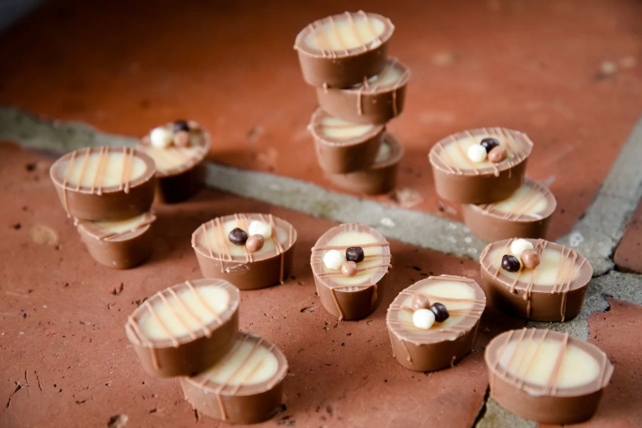 Pralinenfüllung Eierlikör-Nougat, 600g 1 Pralinenfüllung Eierlikör-Nougat, 600g